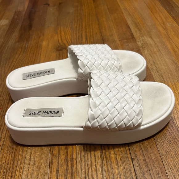 SOLD Steve Madden Sandals - Picture 3 of 4